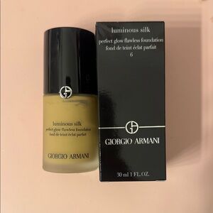NIB - (OLD FORMULA) Giorgio Armani Luminous Silk Foundation Shade 6